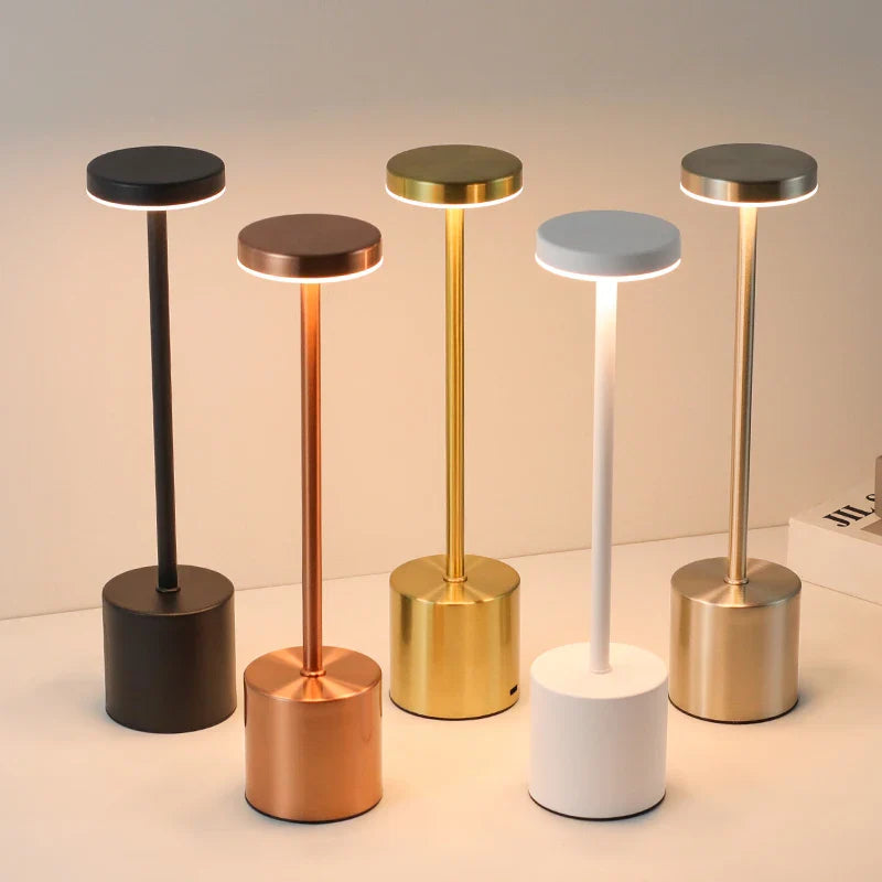 Aerlume – Elegant Modern Aluminium Bordslampa