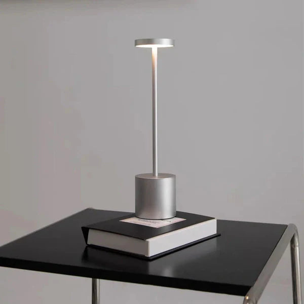 Aerlume – Elegant Modern Aluminium Bordslampa